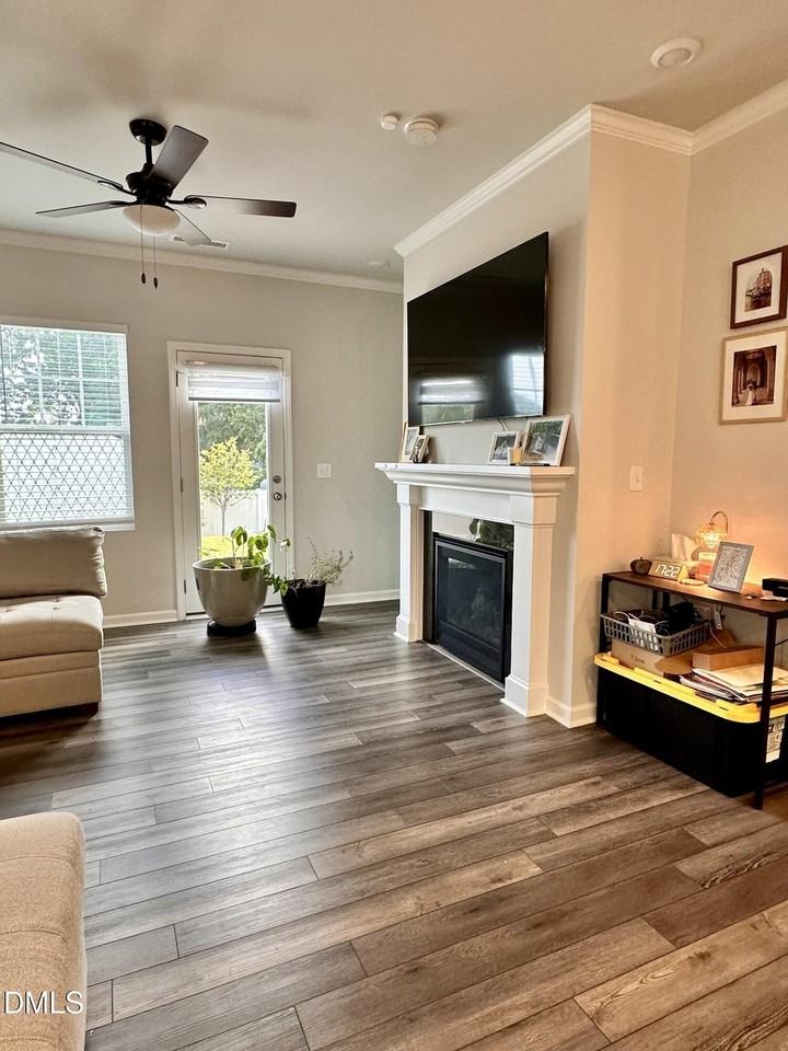 1017 Aspen Pointe Trl - Photo 4 of 18