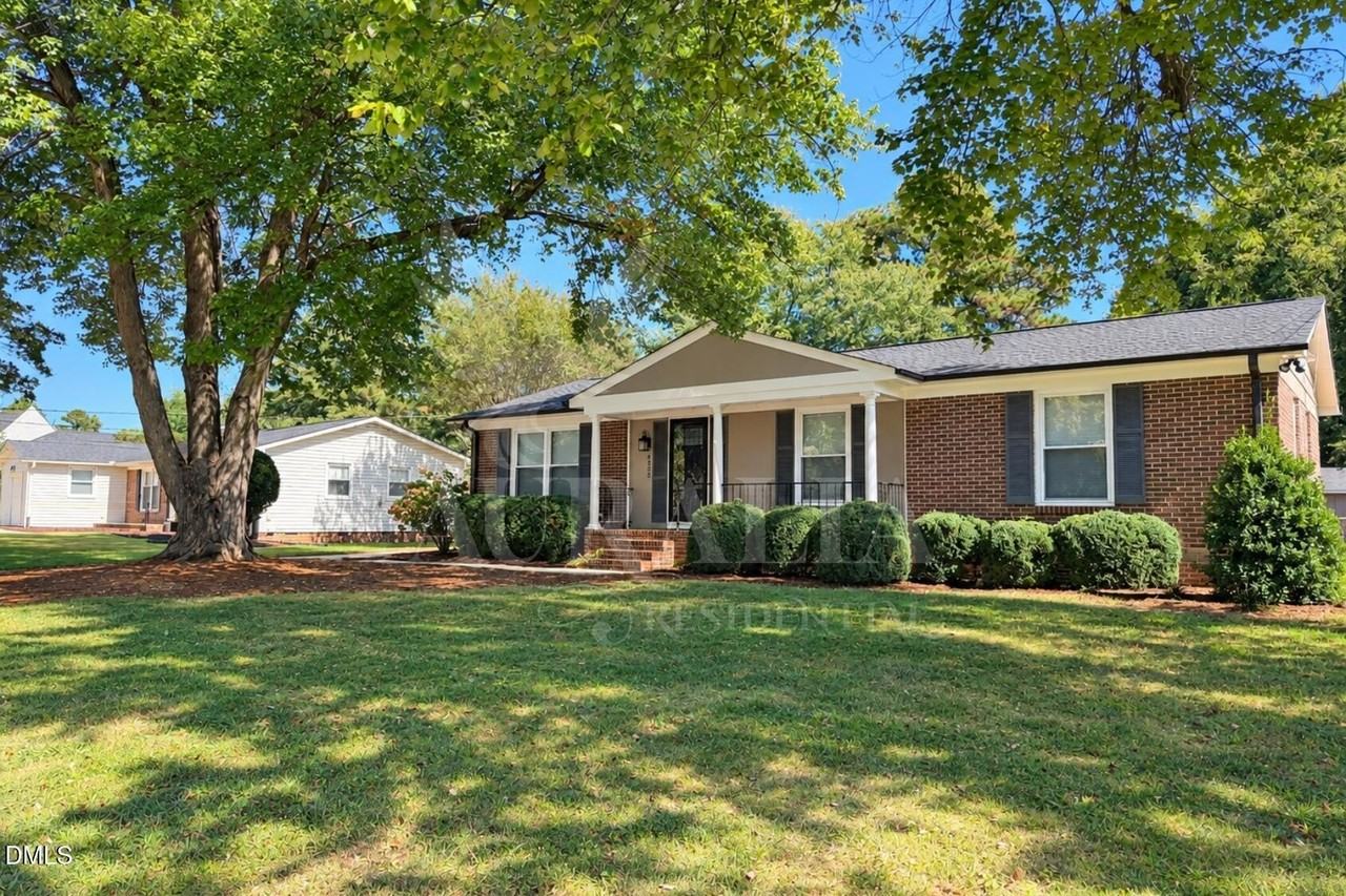 4800 Sweetbriar Dr - Photo 3 of 45
