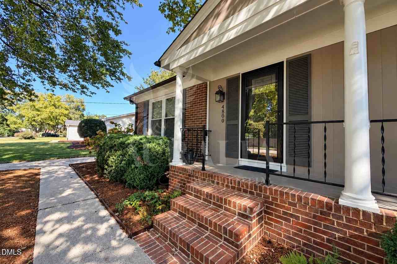 4800 Sweetbriar Dr - Photo 4 of 45
