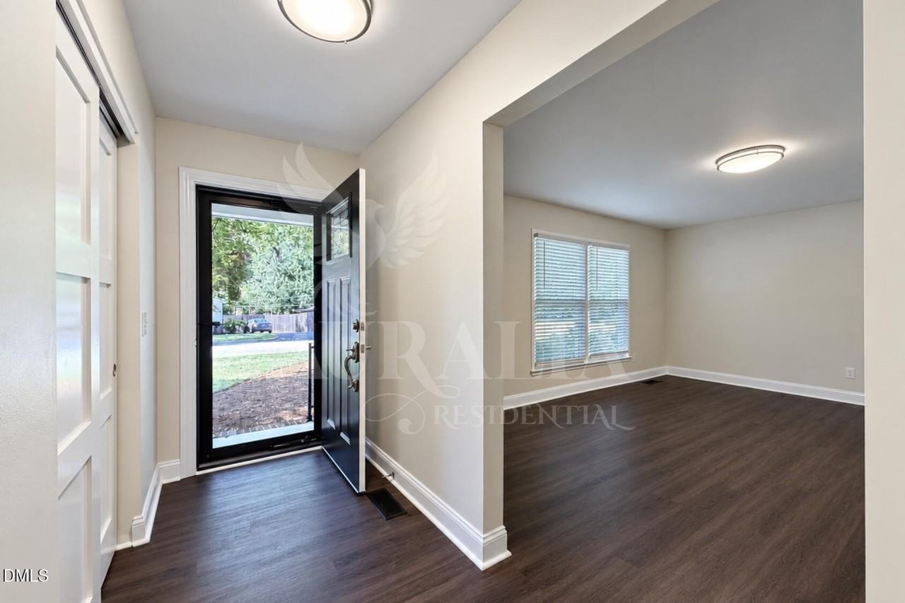4800 Sweetbriar Dr - Photo 5 of 45