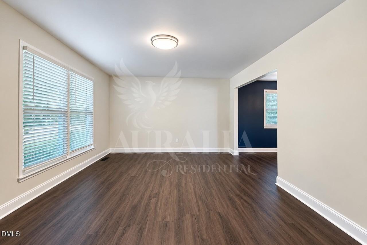 4800 Sweetbriar Dr - Photo 6 of 45