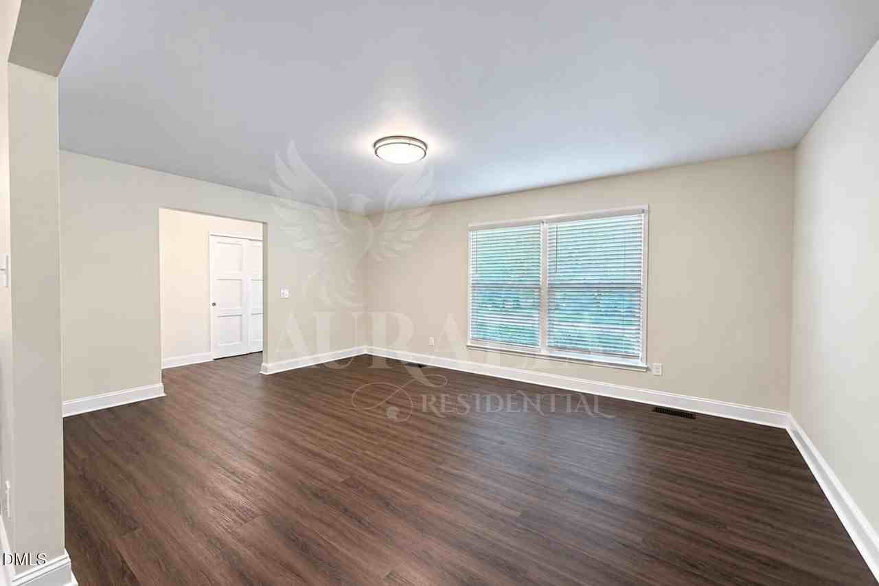 4800 Sweetbriar Dr - Photo 7 of 45