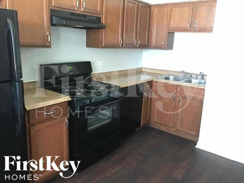 3618 151st St - Photo 4 of 11