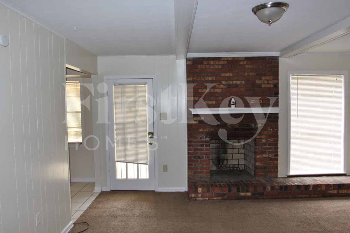 3528 Amesbury St - Photo 4 of 22