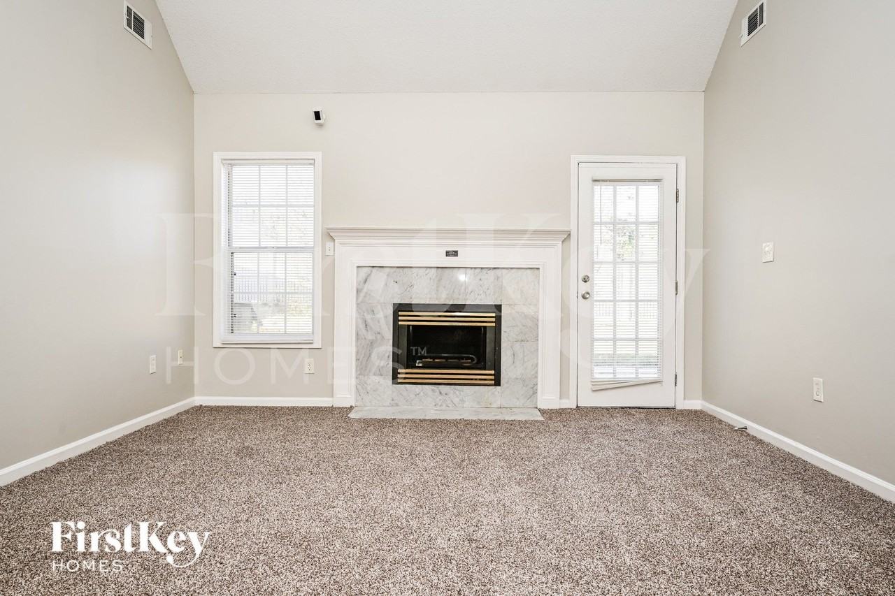 340 Weatherly Dr - Photo 2 of 19