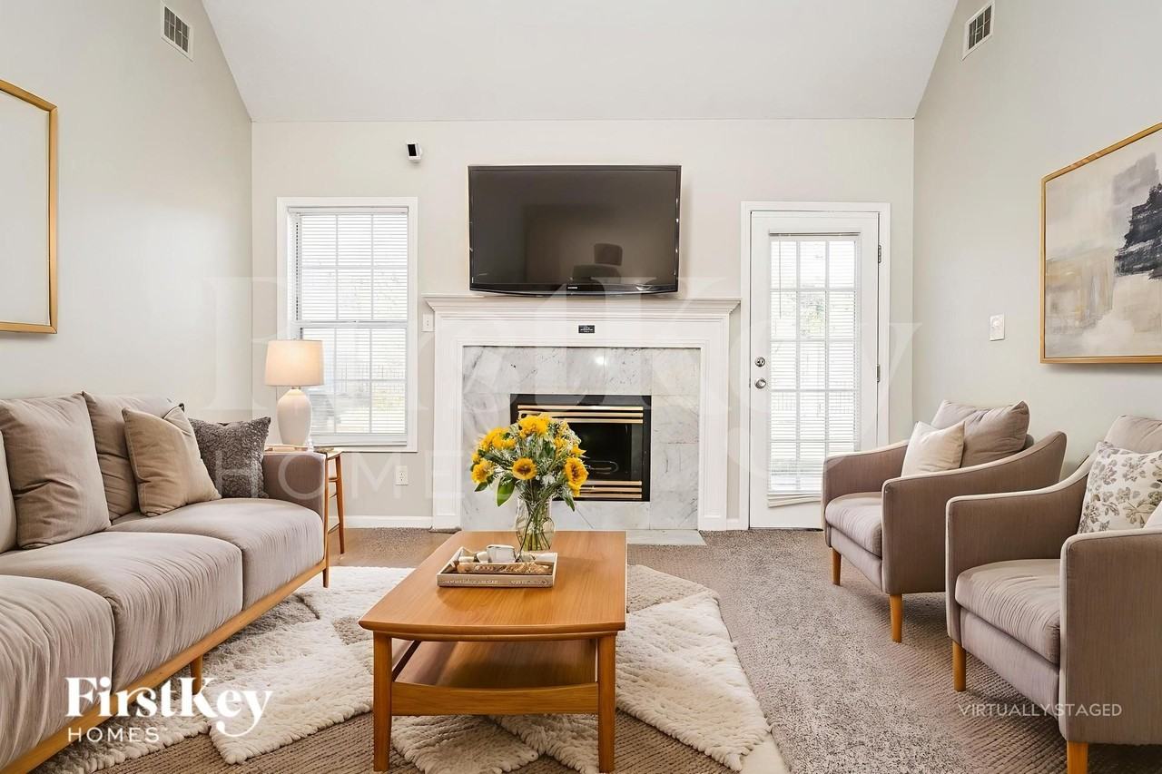 340 Weatherly Dr - Photo 3 of 19