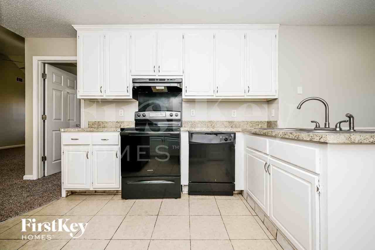 340 Weatherly Dr - Photo 7 of 19
