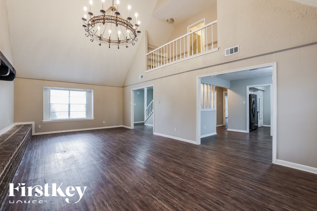 27011 Westwood Dr - Photo 3 of 15