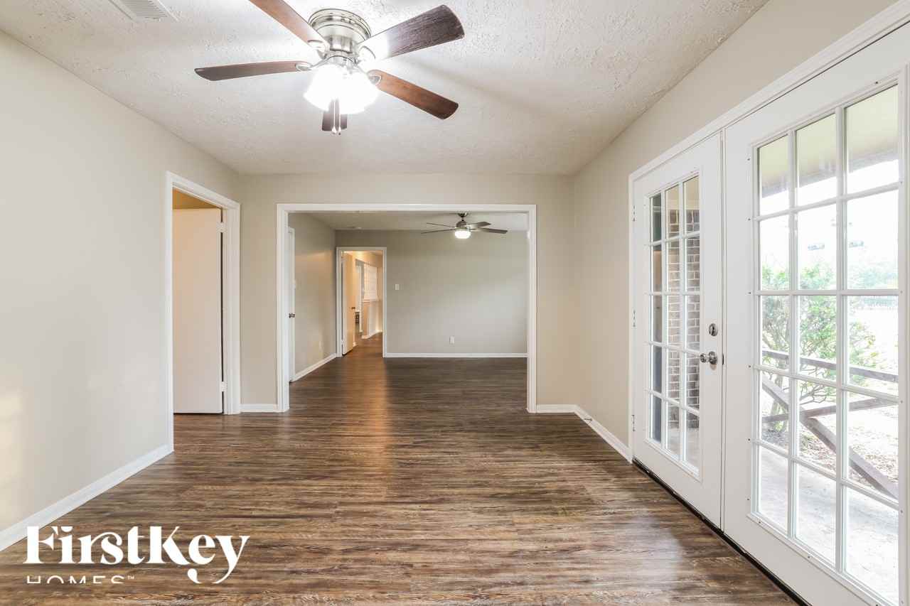 27011 Westwood Dr - Photo 6 of 15