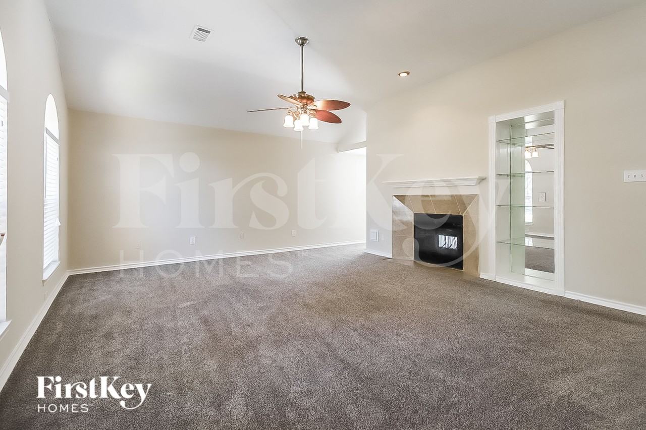 2622 Eagle Nest Ln - Photo 2 of 16