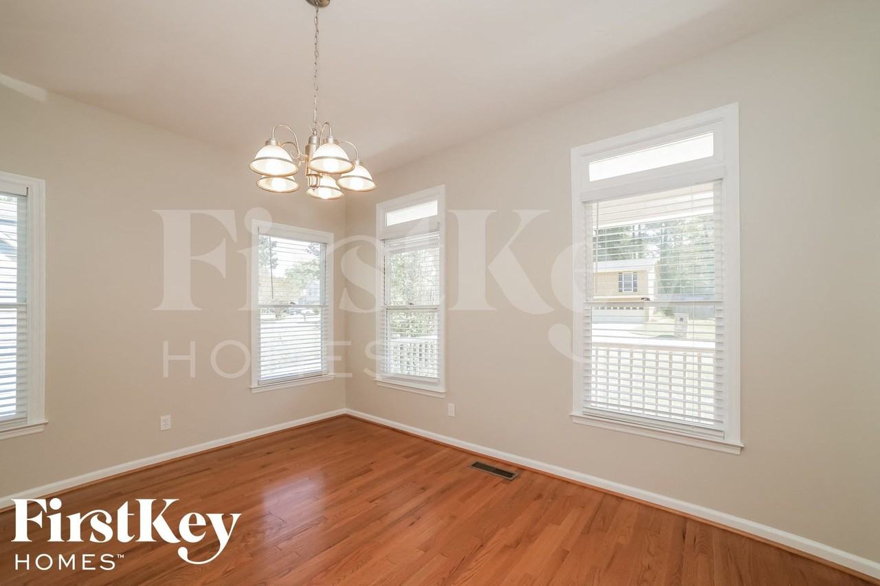2370 Lakeside Pl Sw - Photo 4 of 15