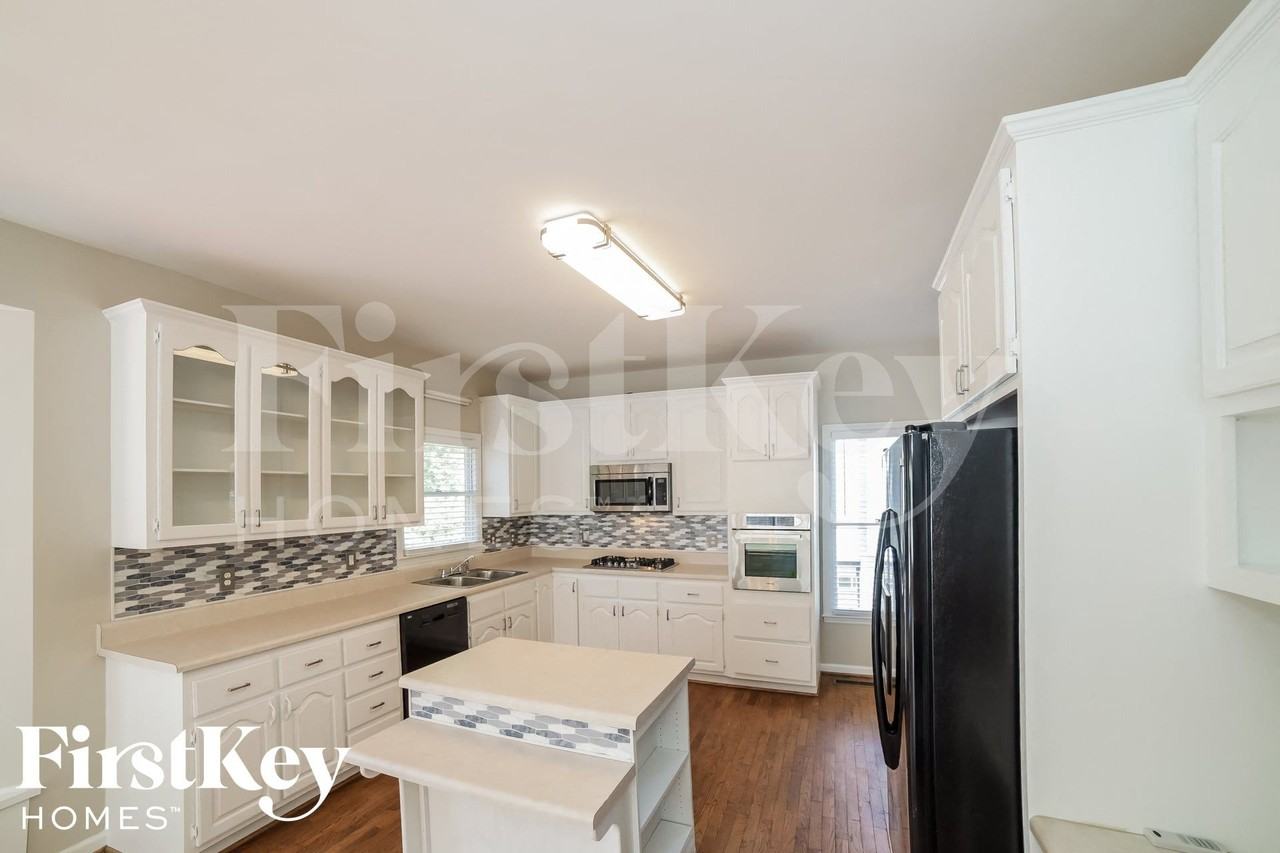 2370 Lakeside Pl Sw - Photo 5 of 15