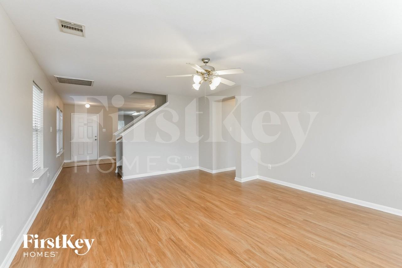 21610 Rain Leaf Ct - Photo 3 of 15
