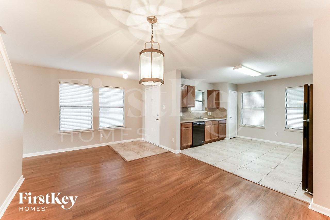 21610 Rain Leaf Ct - Photo 5 of 15
