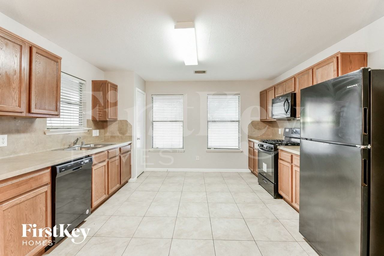 21610 Rain Leaf Ct - Photo 6 of 15