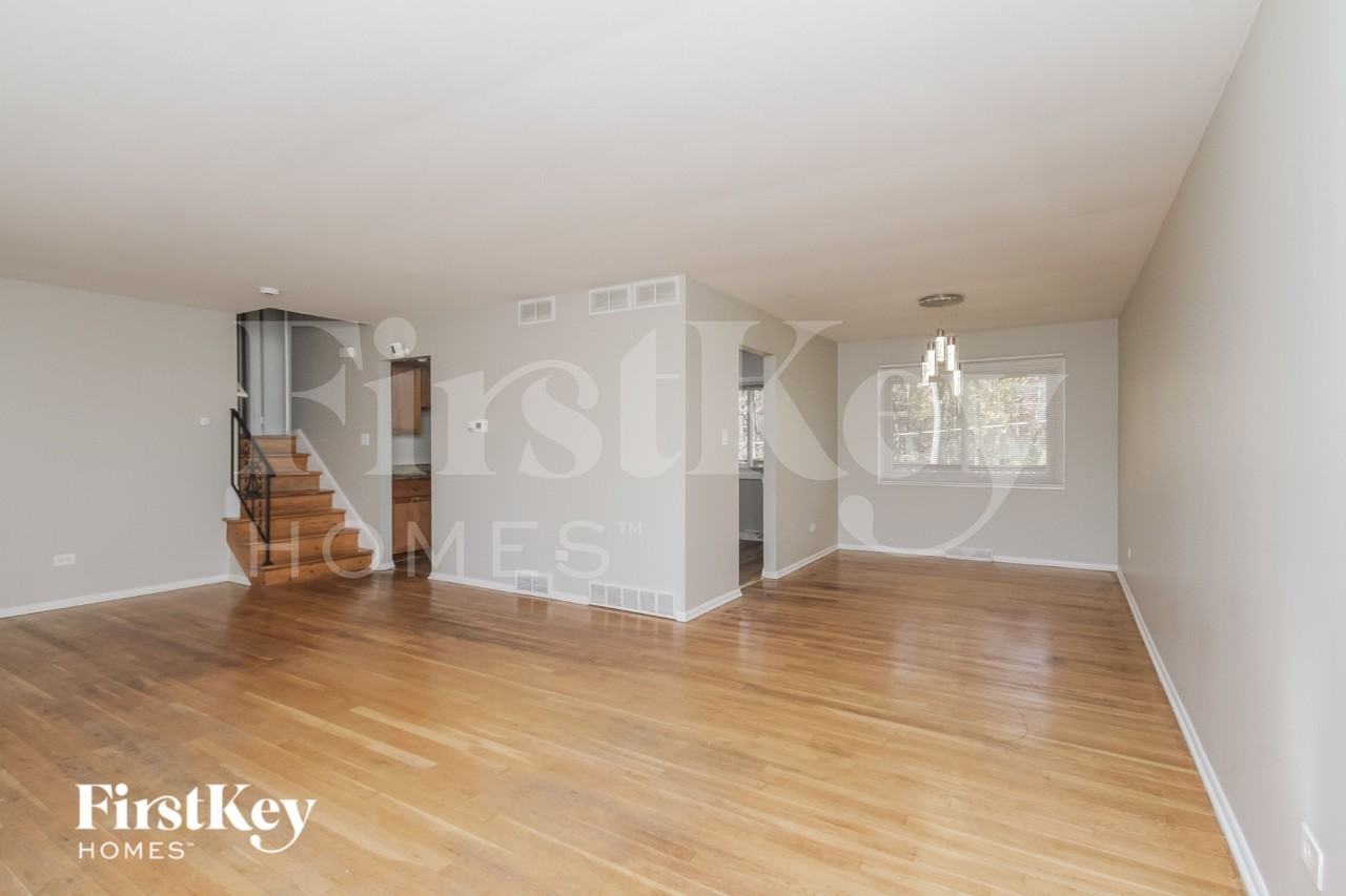 19042 Wildwood Ave - Photo 3 of 16