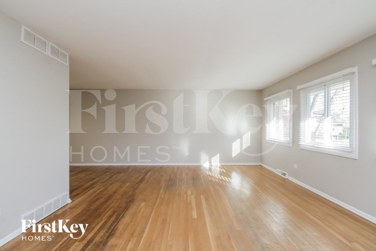 19042 Wildwood Ave - Photo 4 of 16