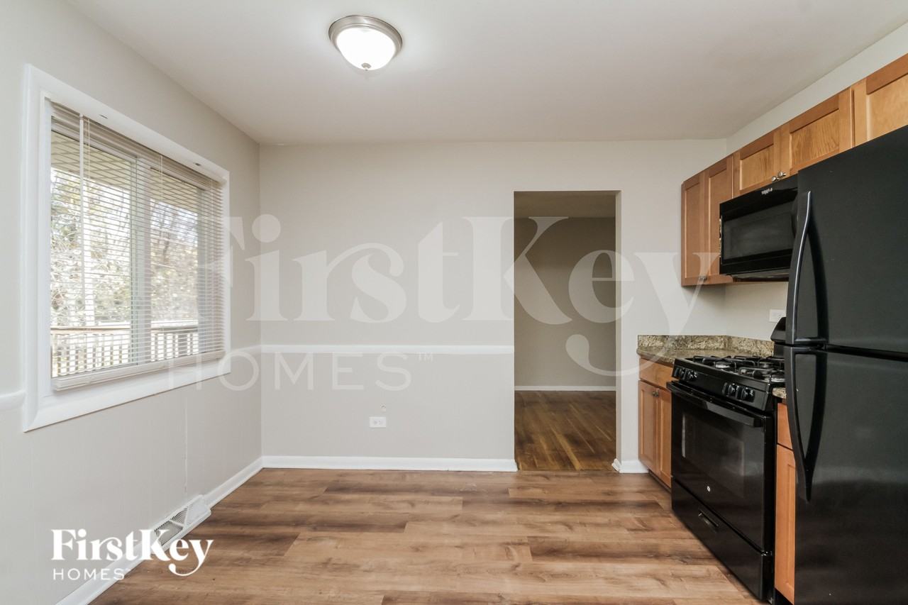 19042 Wildwood Ave - Photo 6 of 16