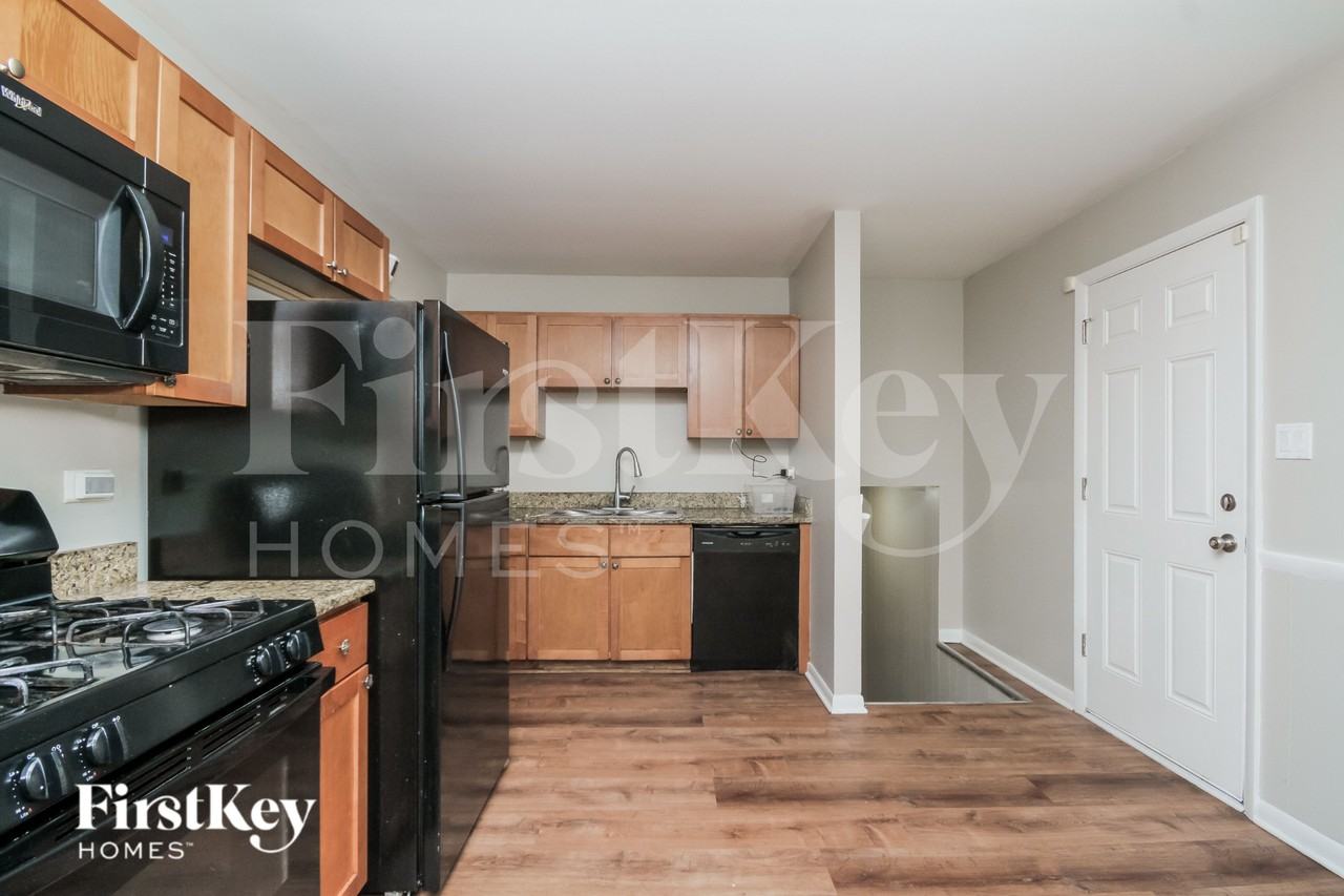 19042 Wildwood Ave - Photo 7 of 16