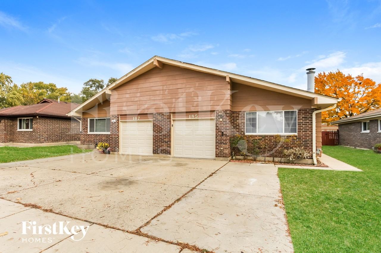 185 Paramount Dr - Photo 2 of 19
