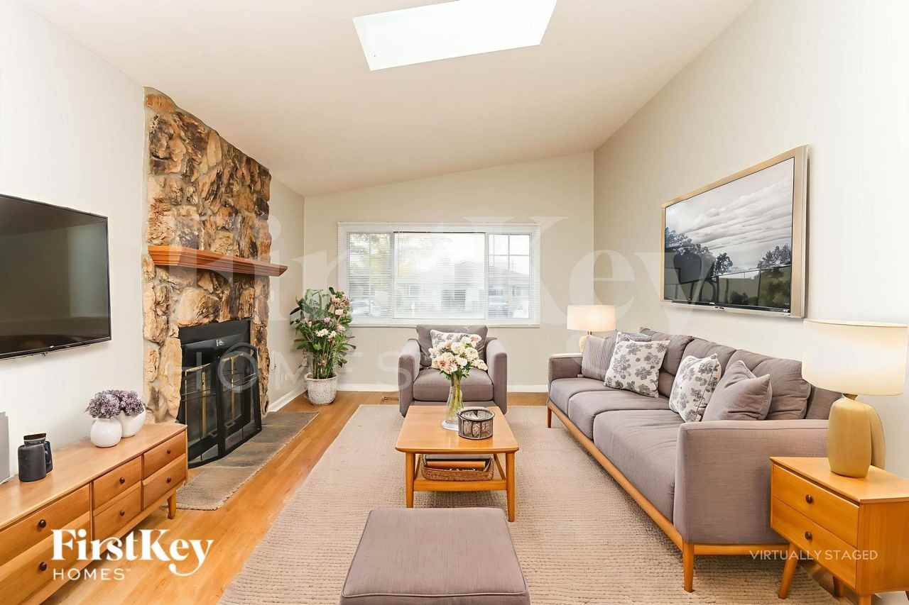 185 Paramount Dr - Photo 4 of 19
