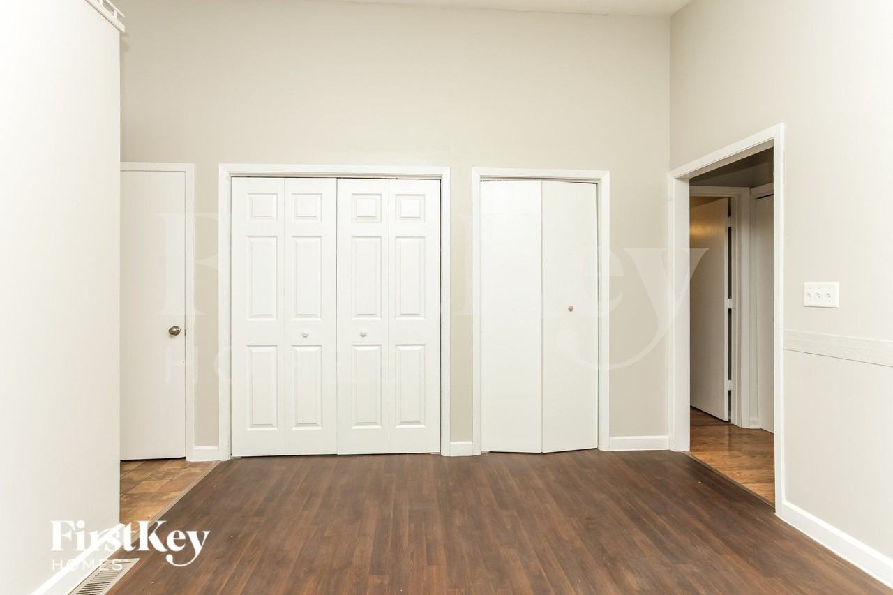 185 Paramount Dr - Photo 5 of 19