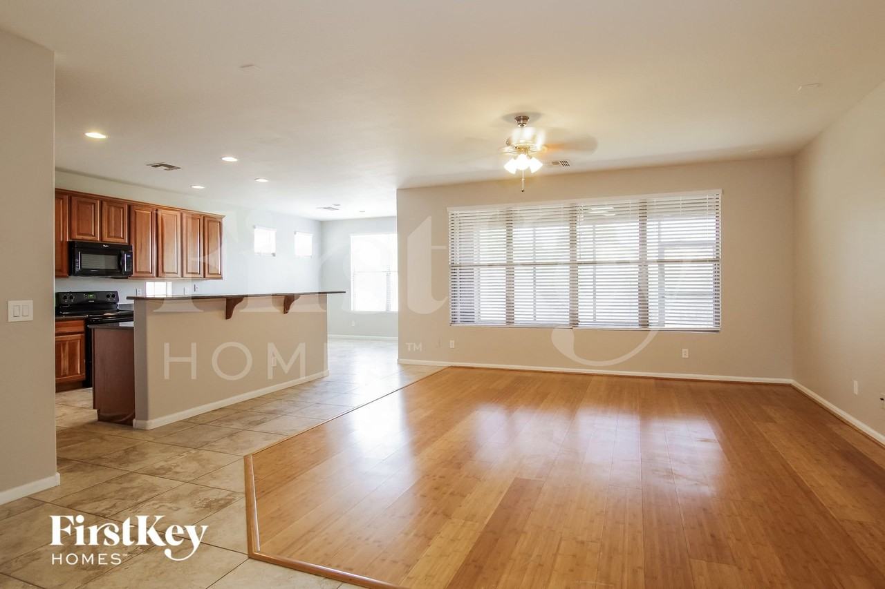 17642 W Post Dr - Photo 2 of 15
