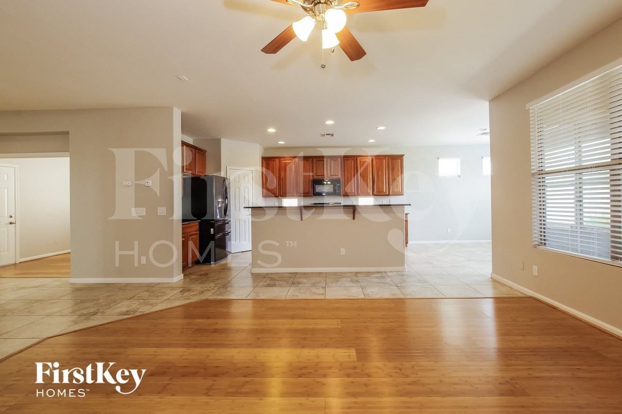 17642 W Post Dr - Photo 5 of 15