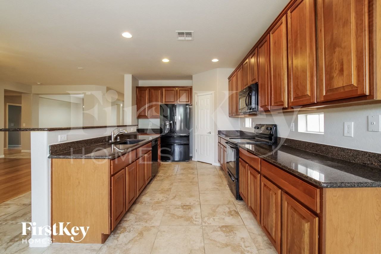 17642 W Post Dr - Photo 6 of 15