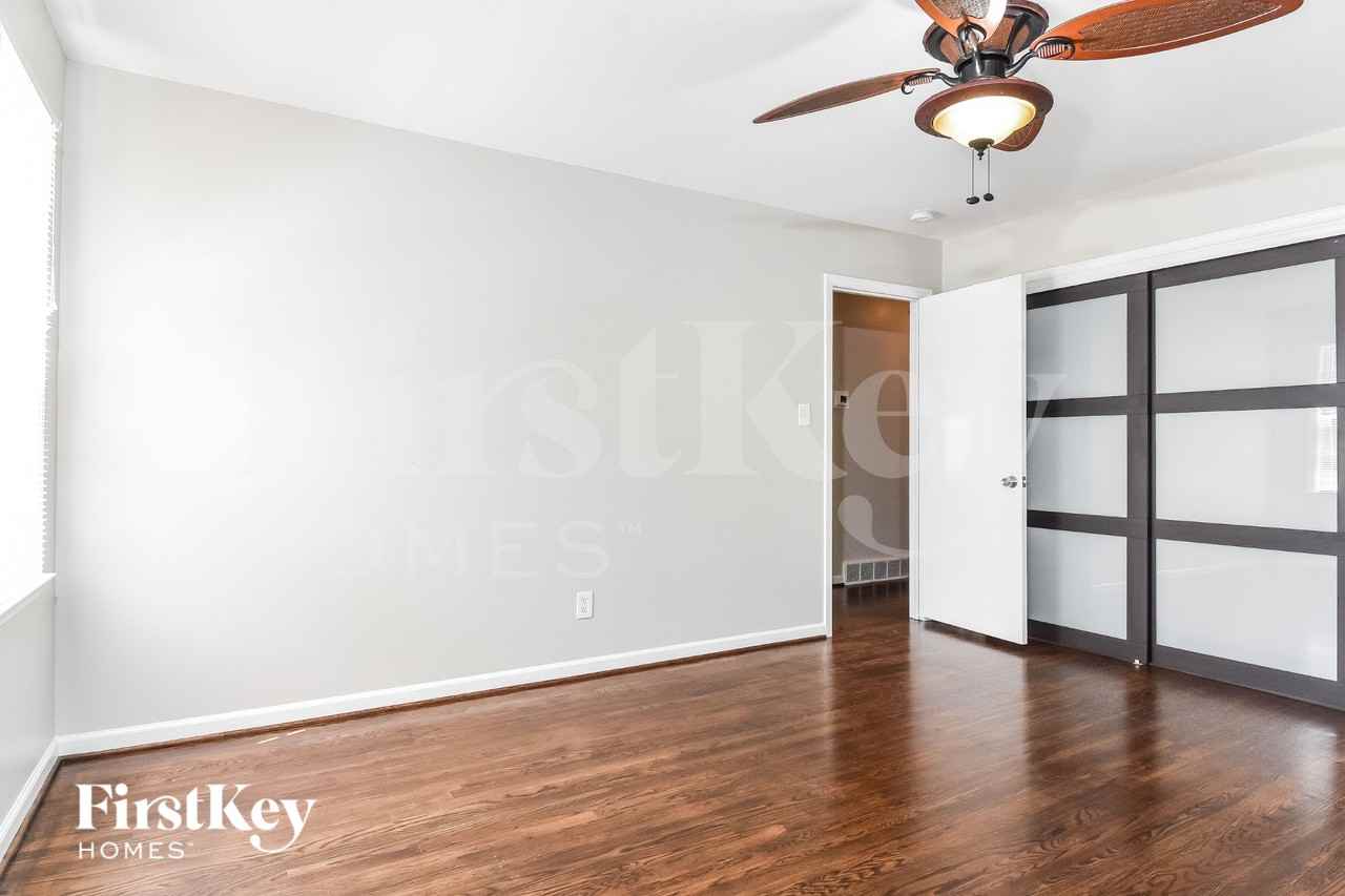 1714 Clarendon Dr - Photo 7 of 15