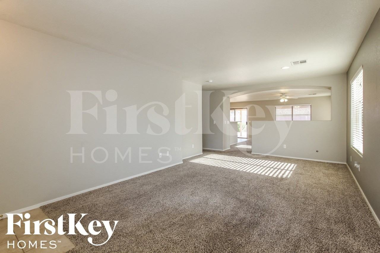15893 W Statler St - Photo 4 of 15