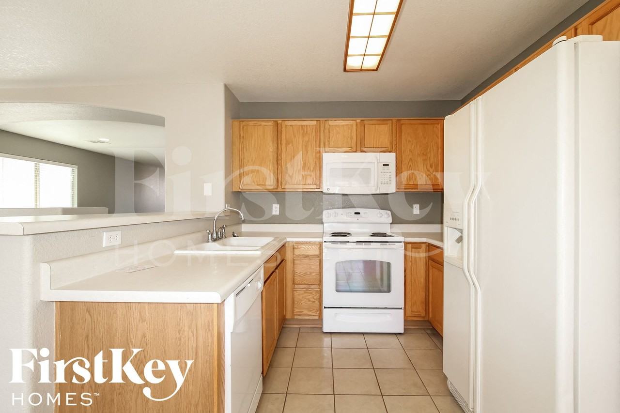 15893 W Statler St - Photo 6 of 15