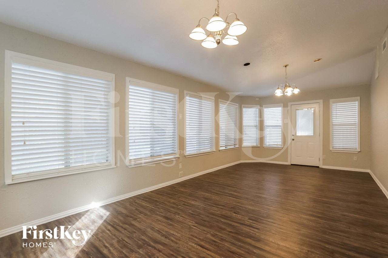10434 Lazy Meadows Dr - Photo 5 of 15