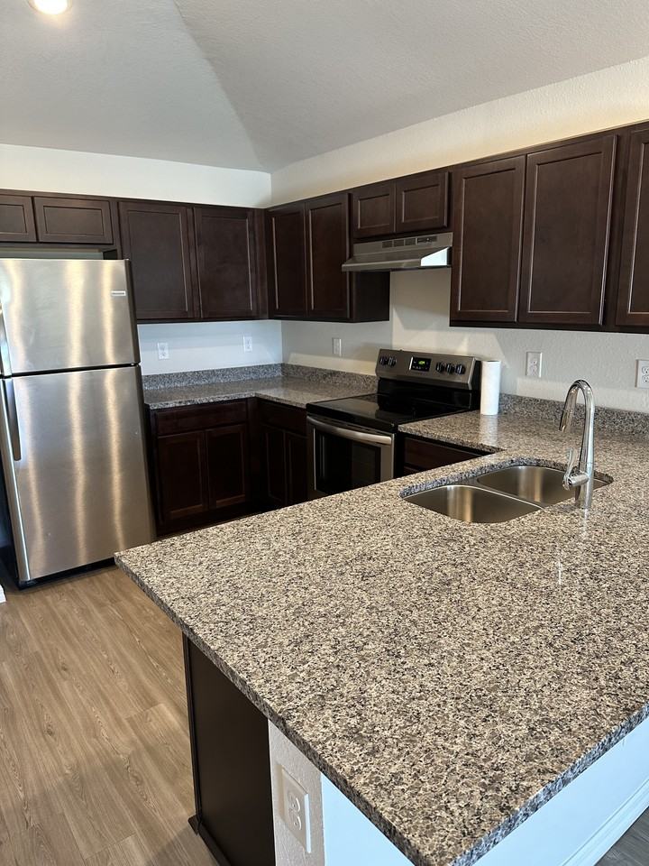 27093 Sunnybrook Rd - Photo 3 of 17