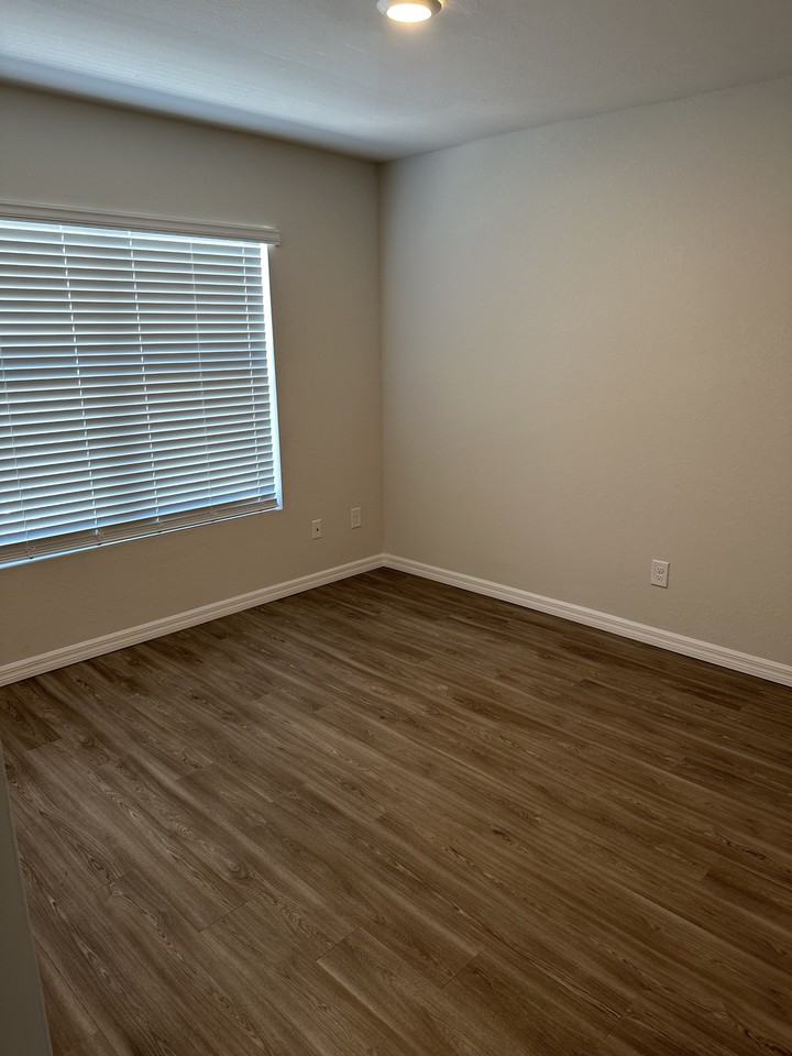 27093 Sunnybrook Rd - Photo 7 of 17