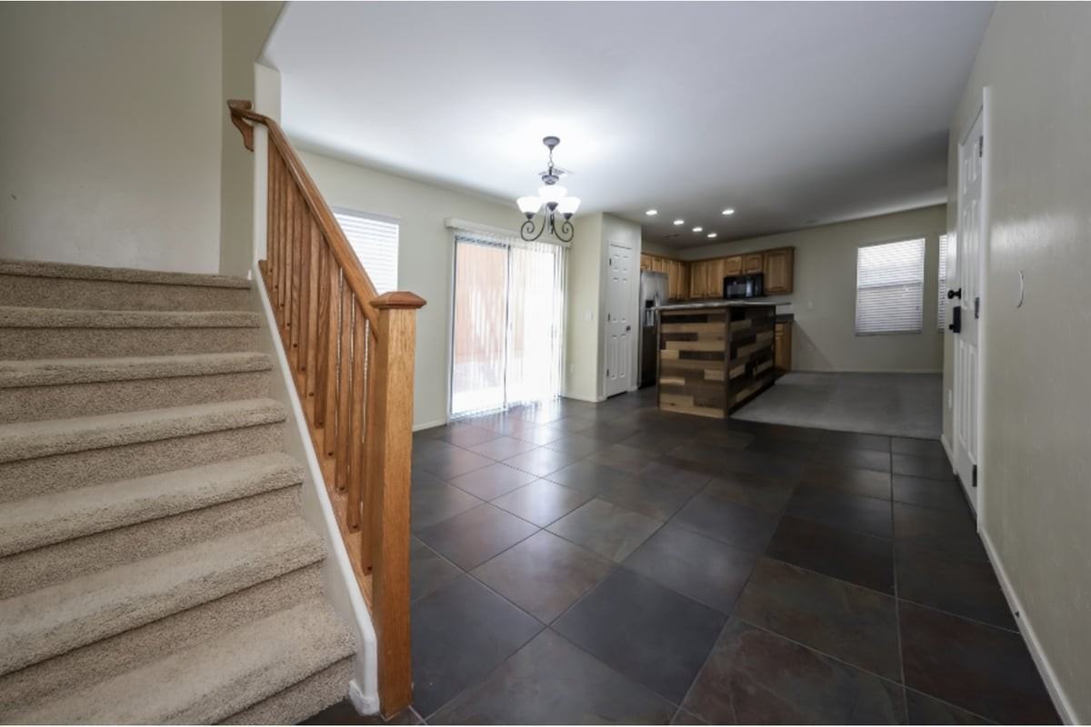 8021 E Judicial St - Photo 6 of 28