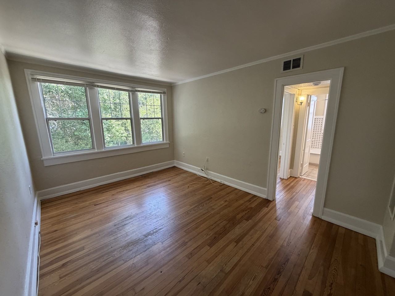 456 13th Ave Ne #8 - Photo 3 of 13