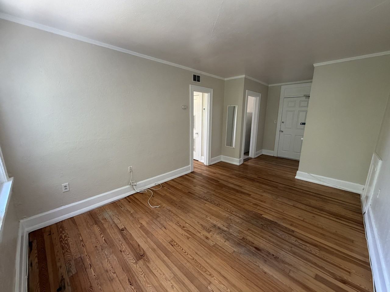 456 13th Ave Ne #8 - Photo 4 of 13