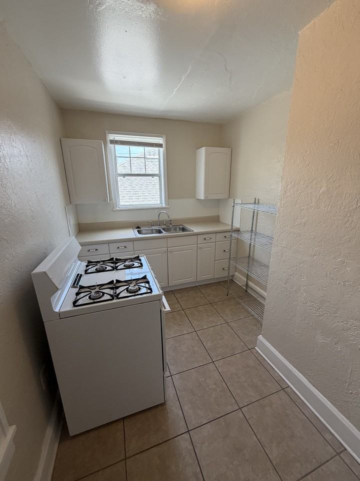 456 13th Ave Ne #8 - Photo 6 of 13