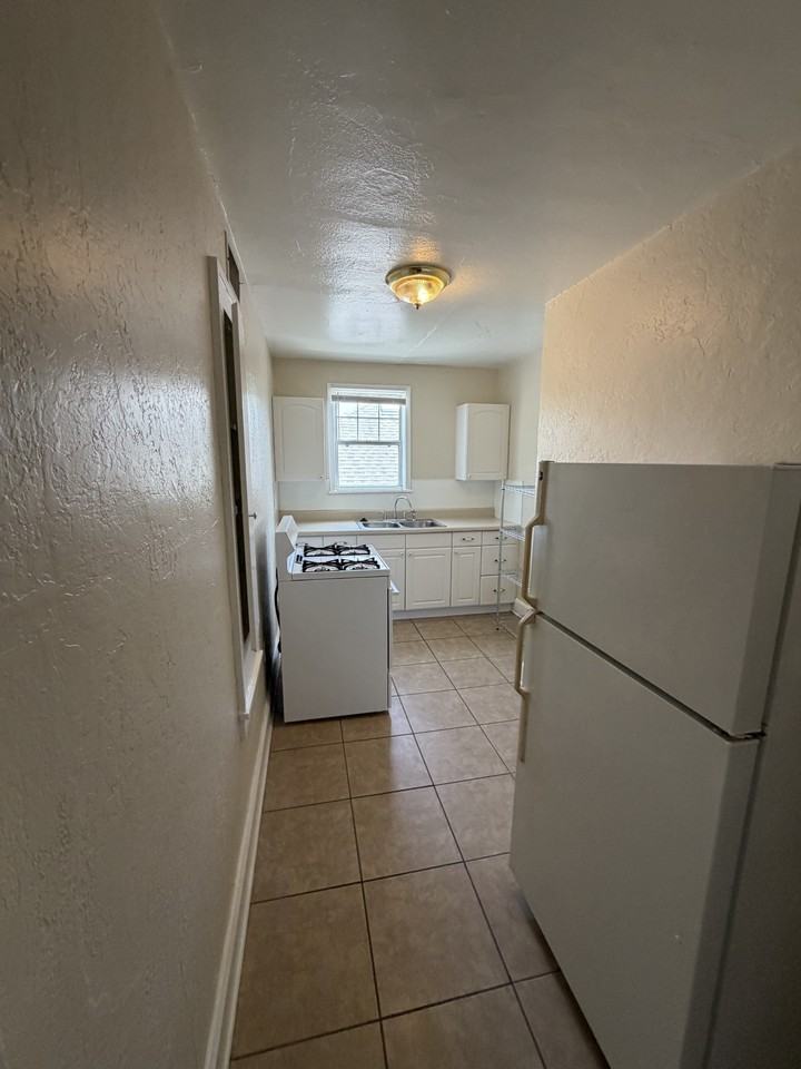 456 13th Ave Ne #8 - Photo 7 of 13