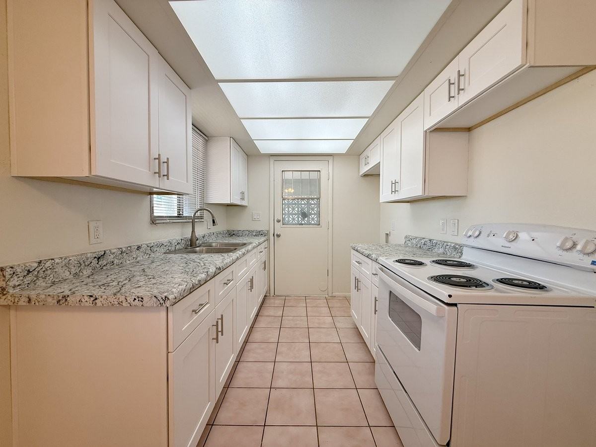 12812 N 111th Dr - Photo 3 of 32