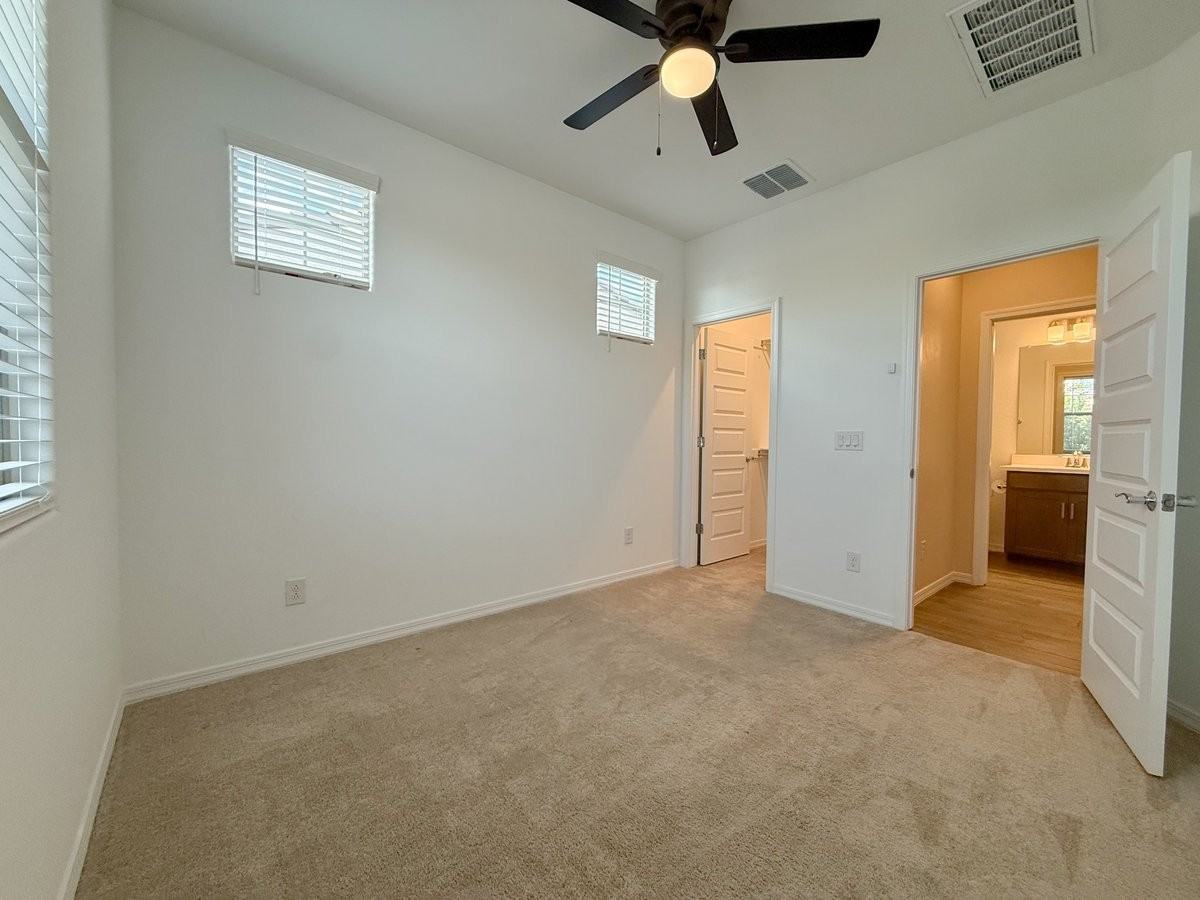 16759 W Canterbury Dr - Photo 6 of 50