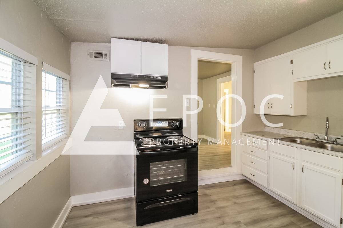 531 S Ponca Ave - Photo 2 of 15