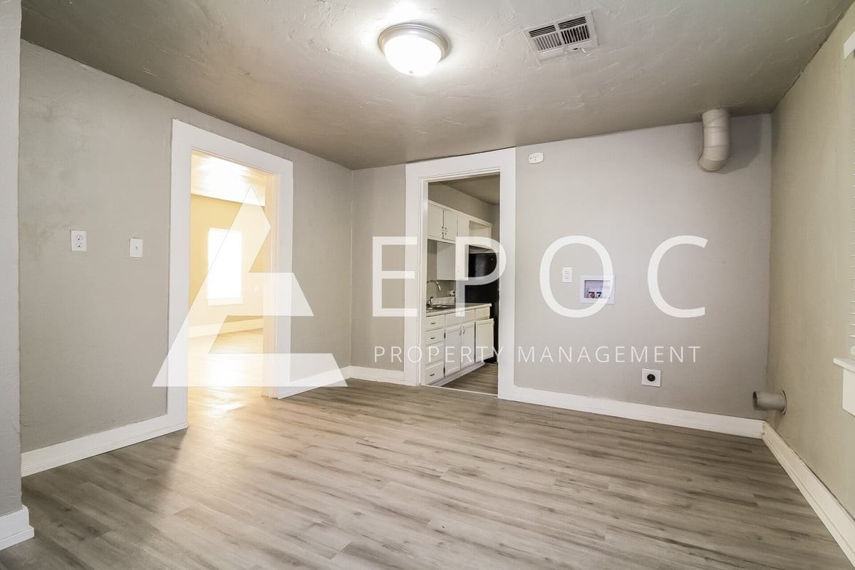 531 S Ponca Ave - Photo 4 of 15