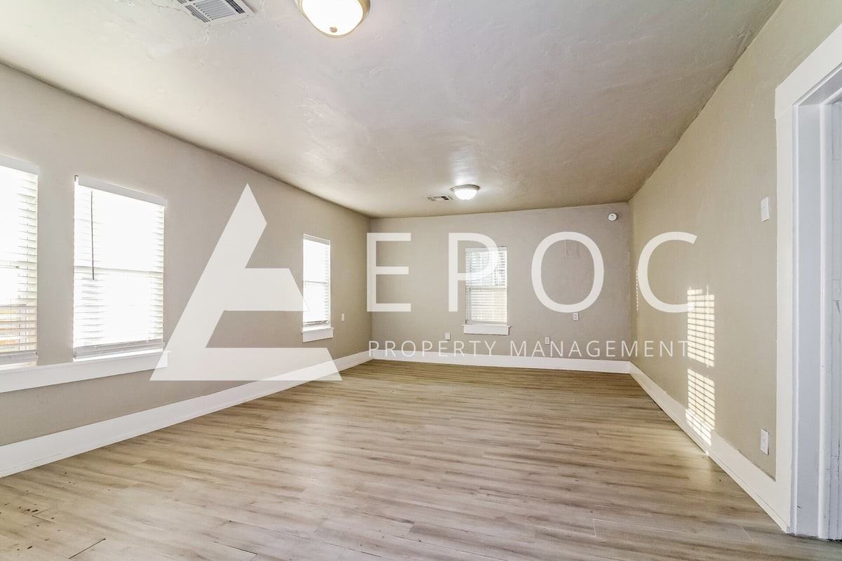 531 S Ponca Ave - Photo 5 of 15