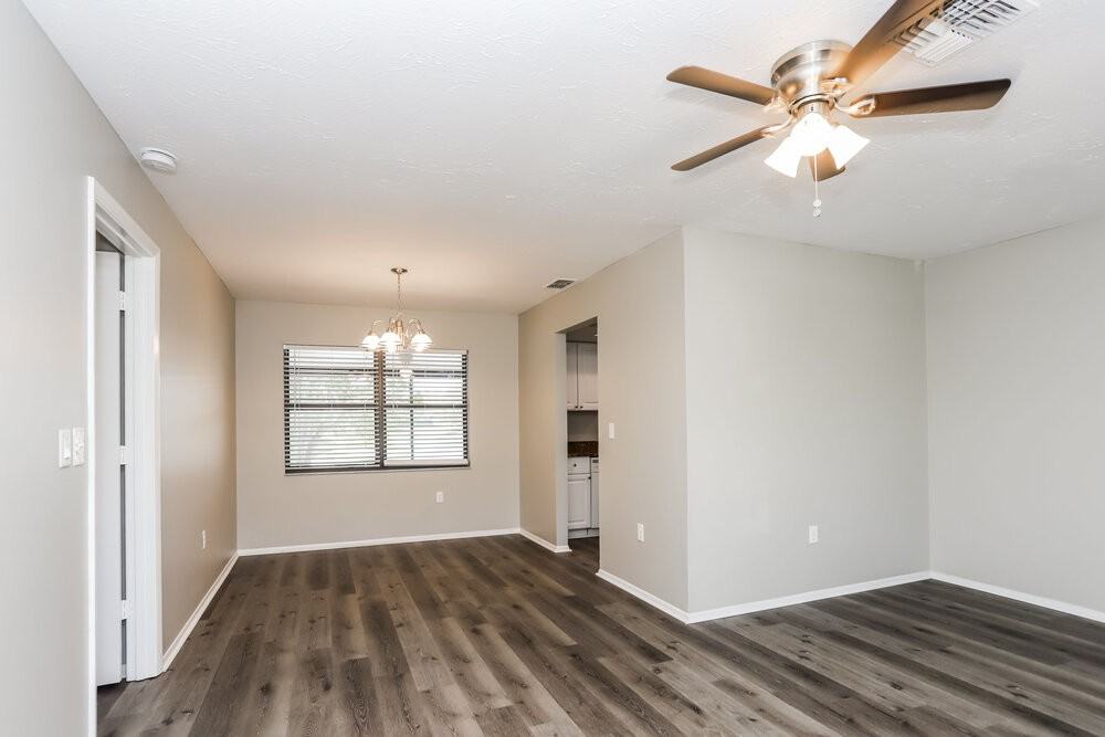 5680 Colonial Oaks Blvd - Photo 4 of 16