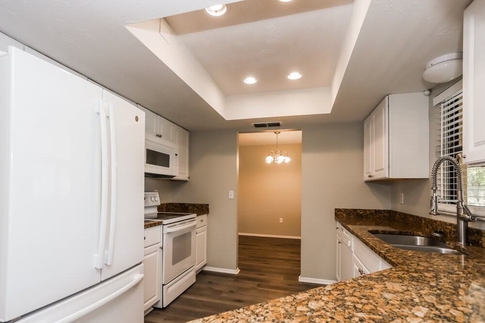 5680 Colonial Oaks Blvd - Photo 6 of 16