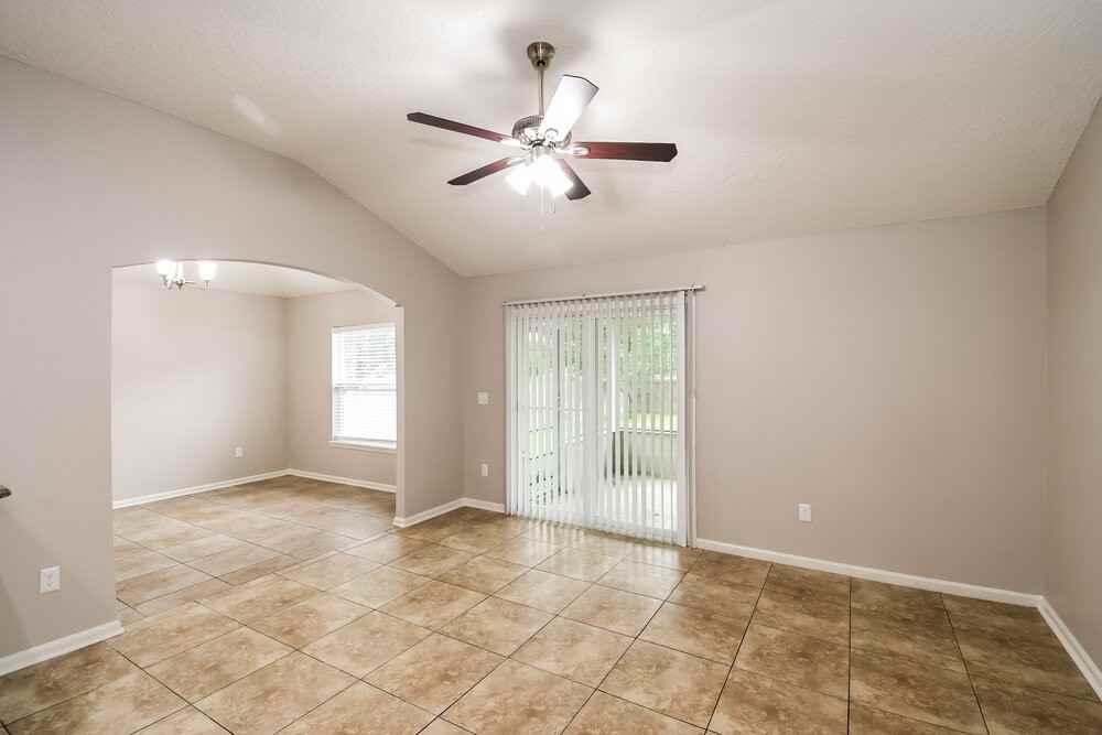 2656 Creekfront Dr - Photo 3 of 16