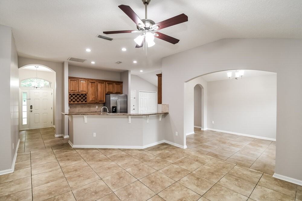 2656 Creekfront Dr - Photo 4 of 16