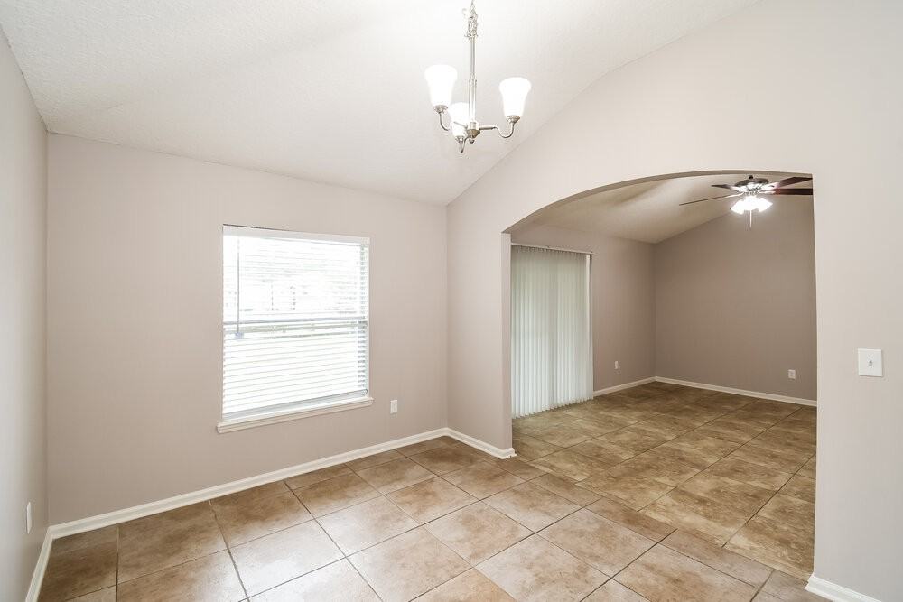 2656 Creekfront Dr - Photo 5 of 16